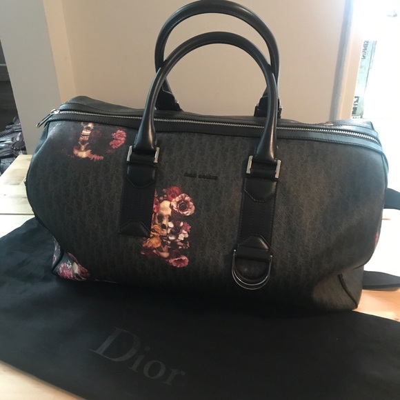 Welcome to my closet! - Picture 2 of 3